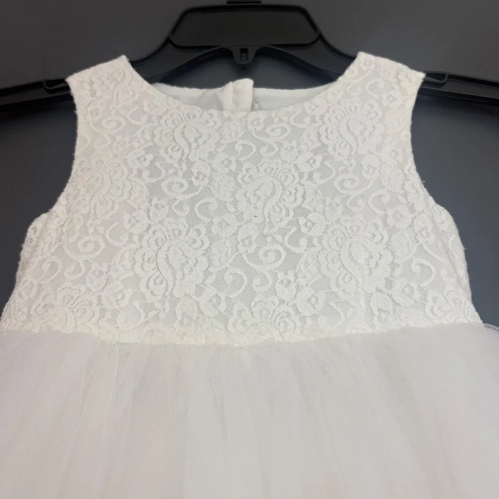 Davids Bridal Girls Ivory Lace Tulle Flower Girl Dress Heart Cutout Size 5 - Picture 3 of 7